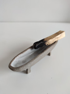 Ceramiczna podstawka i Palo Santo