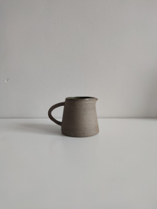 Ceramiczny dzbanuszek